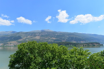 Fototapeta na wymiar Pamvotida-See in Ionnina Griechenland