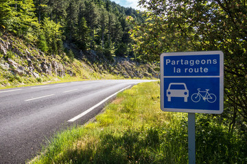 Panneau partageons la route