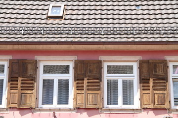 Fototapeta na wymiar alte Dachfenster