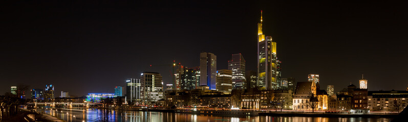 Obraz premium Frankfurt Skyline bei Nacht