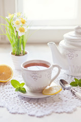Obraz na płótnie Canvas Morning tea with lemon