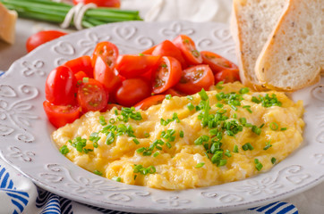 Scrambled eggs with herbs