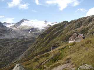 Fototapeta na wymiar gauli house on the Alpine glacier mountains in switzerland
