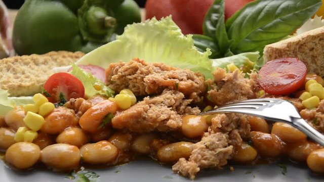 M&oacute;n salad c&aacute; ngừ v&agrave; đậu Ensalada de at&uacute;n y frijoles Insalata di tonno e fagioli Tuna and beans salad Thunfisch Salat und bohnen салат из тунца и фасоли Sałatka z tuńczyka i fasoli