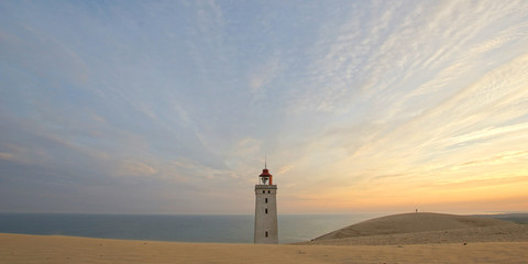 Fototapeta premium Leuchtturm Rubjerg Knude in der Morgendämmerung
