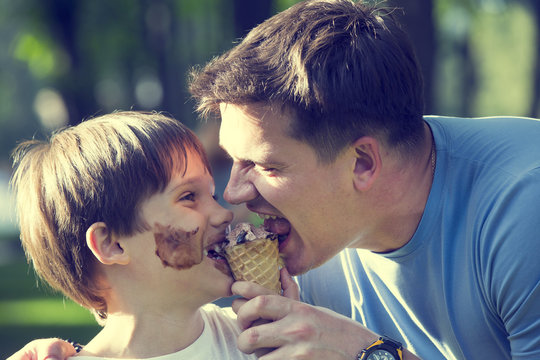 boy and dad eating ice cream