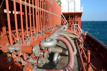 manifold of chemical tanker - 117038259