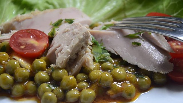Tonnikala salaatti ja herneet Salade de thon et pois Tuna peas salad Insalata di tonno e piselli Ensalada de at&uacute;n y ch&iacute;charos Thunfischsalat und erbsen Sałatka z tuńczykiem i groszkiem m&oacute;n salad 