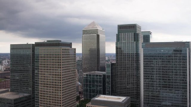 financial skyscrapers of london docklands canary wharf