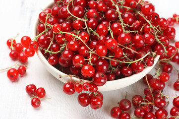 Red currants in white bowl