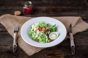 Salad with bekon