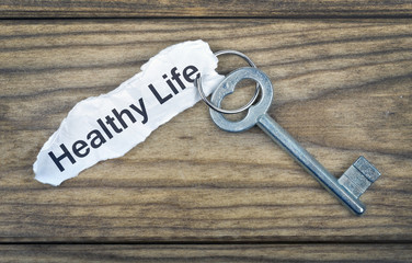 Key with message Healthy Life