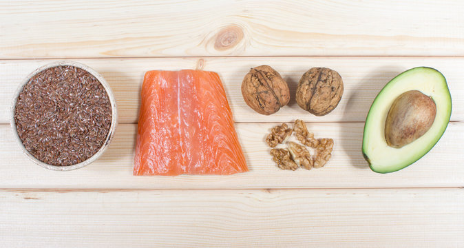 Sources of omega 3 fatty acids: flaxseeds, avocado, salmon and walnuts