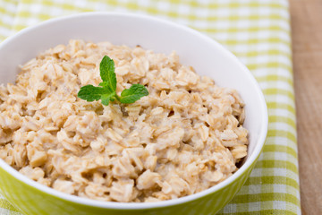 Oatmeal porridge with blueberries. healthy breakfast.