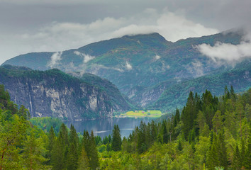 Fototapeta na wymiar Small norwegian village in Mountains
