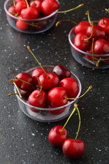 Fresh cherries in bowl close-up
