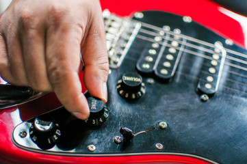 A man playing on the electric guitar