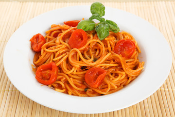 Spaghetti mit Tomaten