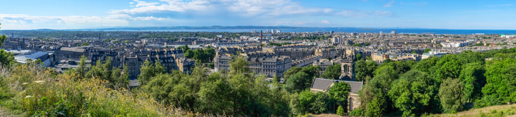 Fototapeta premium Panorama on mountain view point over Edinburgh city.