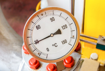 Temperature gauge connect with pipelines construction at offshor