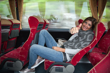 Donna seduta sul bus