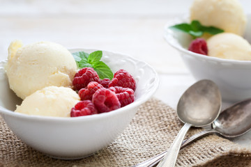 Vanilla ice cream with raspberry and mint 