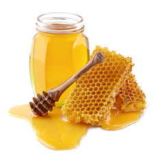 Honey with honeycombs