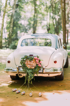 Just Married Car Images – Browse 11,523 Stock Photos, Vectors, and Video