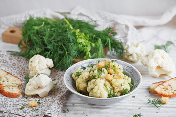 Cauliflower cooked with oil and herbs
