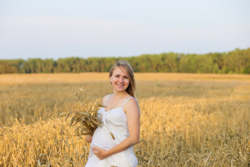 Fototapeta na wymiar pregnant woman outdoors in summer