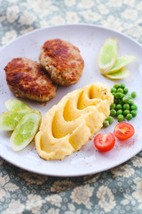 Mashed potatoes with cutlets