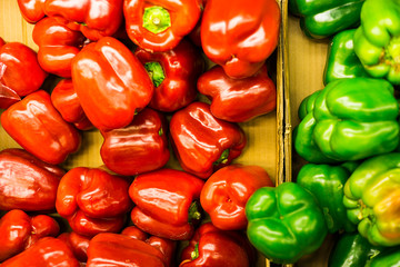 Obraz na płótnie Canvas Red and green bell pepper foor food, Colourful to food