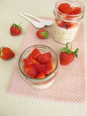 Overnight Oats mit Erdbeeren