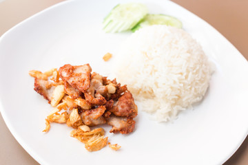 Pork stir-fried with garlic and peppercorns