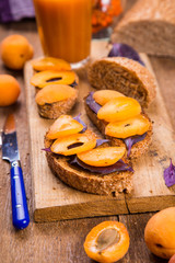 sandwich with apricot