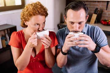 Man and woman drinking coffee