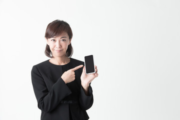 Naklejka premium 礼服のミドル女性・白バック