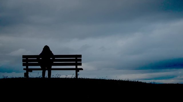 Sitzen alleine auf Bank, Aufbruch