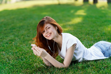 Fototapeta premium Girl on the grass