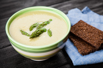 Asparagus cream soup