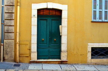 Fototapeta na wymiar green front door of a yellow house