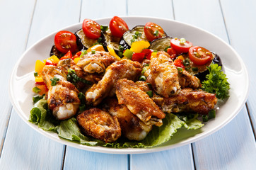 Grilled chicken wings and vegetables