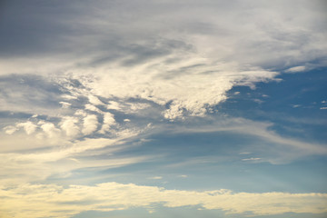 Fototapeta na wymiar Blue sky with cloud befor sunset