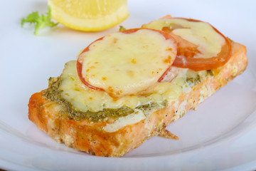 Baked salmon with pesto