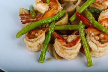 Shrimp and asparagus