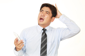 スマートフォンを持つビジネスマン