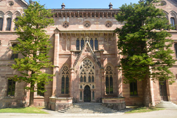 Fototapeta na wymiar fachada principal del Palacio de Sobrellano, Comillas, Cantabria