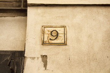 Obraz premium Engraved old building number 9 in Rome