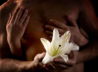 Papier Peint photo Nénuphars white lily in the hands