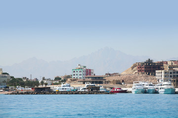 Fototapeta na wymiar white boat off the coast of Hurghada